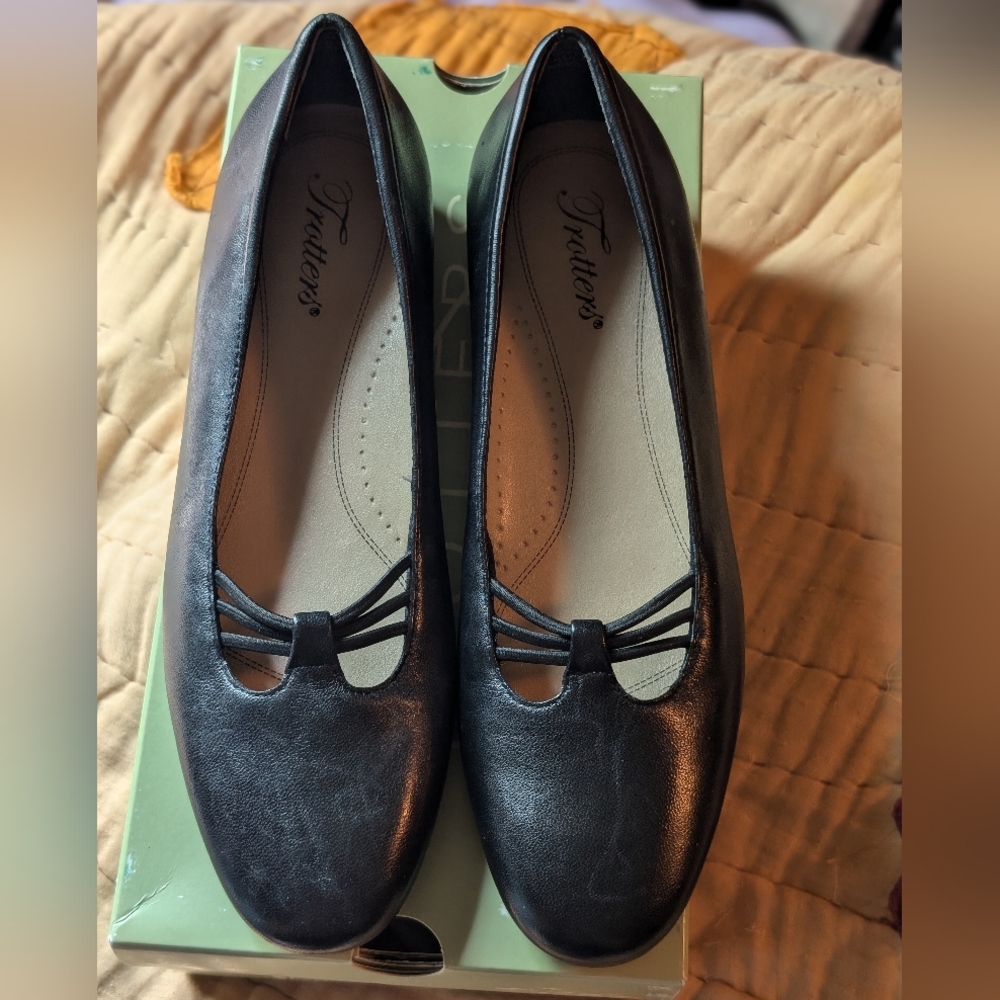 NIB Trotters Black Women's 7M heels - Picture 4 of 7
